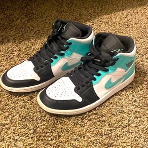 Air Jordan 1 mid ‘tropical twist’